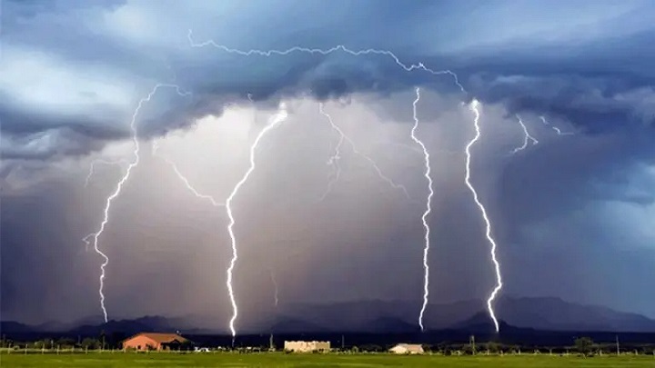 বজ্রপাতে পাঁচ জেলায় ১১ জনের মৃত্যু