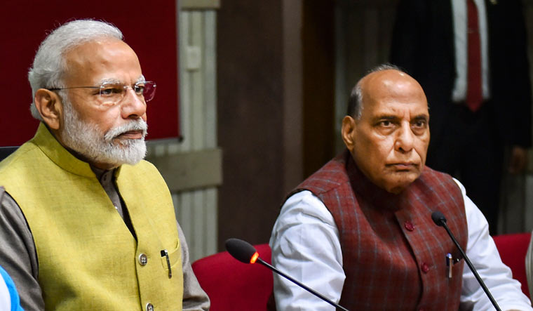 মোদির সঙ্গে প্রতিরক্ষামন্ত্রীর ৪০ মিনিটের বৈঠক