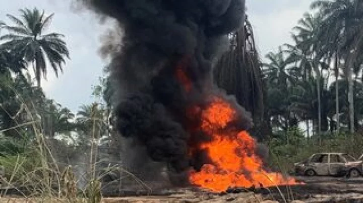 নাইজেরিয়ায় রাস্তায় পেতে রাখা বোমার বিস্ফোরণে নিহত ২৬