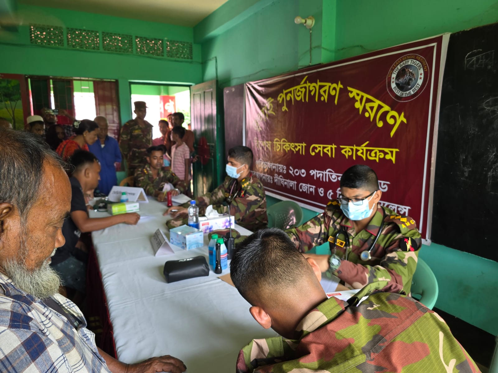দীঘিনালায় সেনাবাহিনীর আয়োজনে ফ্রি চিকিৎসা সেবা ও ওষুধ বিতরণ