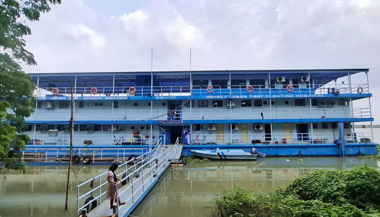 ‘বাড়ির ঘাটেই হাসপাতাল বাধা, আগে কখনো দেখিনি’