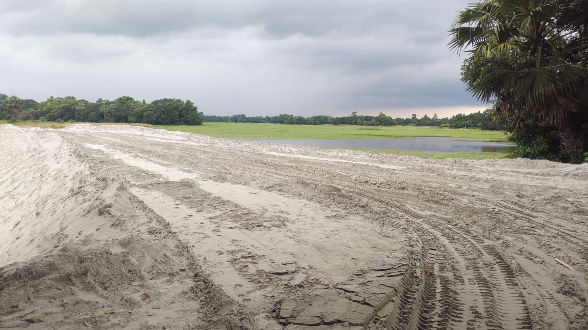 বেলাই বিলে ফের বালু ভরাট