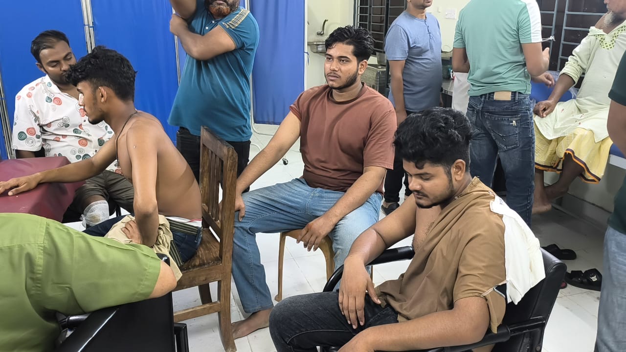 তারেক রহমানের ৩১ দফা লিফলেট বিতরণকালে আ.লীগের হামলা