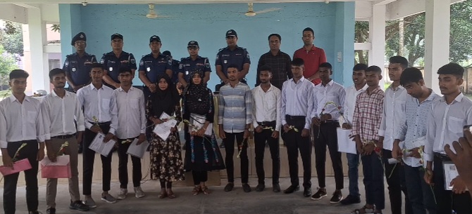 জয়পুরহাটে ১৩ জন তরুণ তরুণীর স্বপ্নপূরণ ১২০ টাকায়