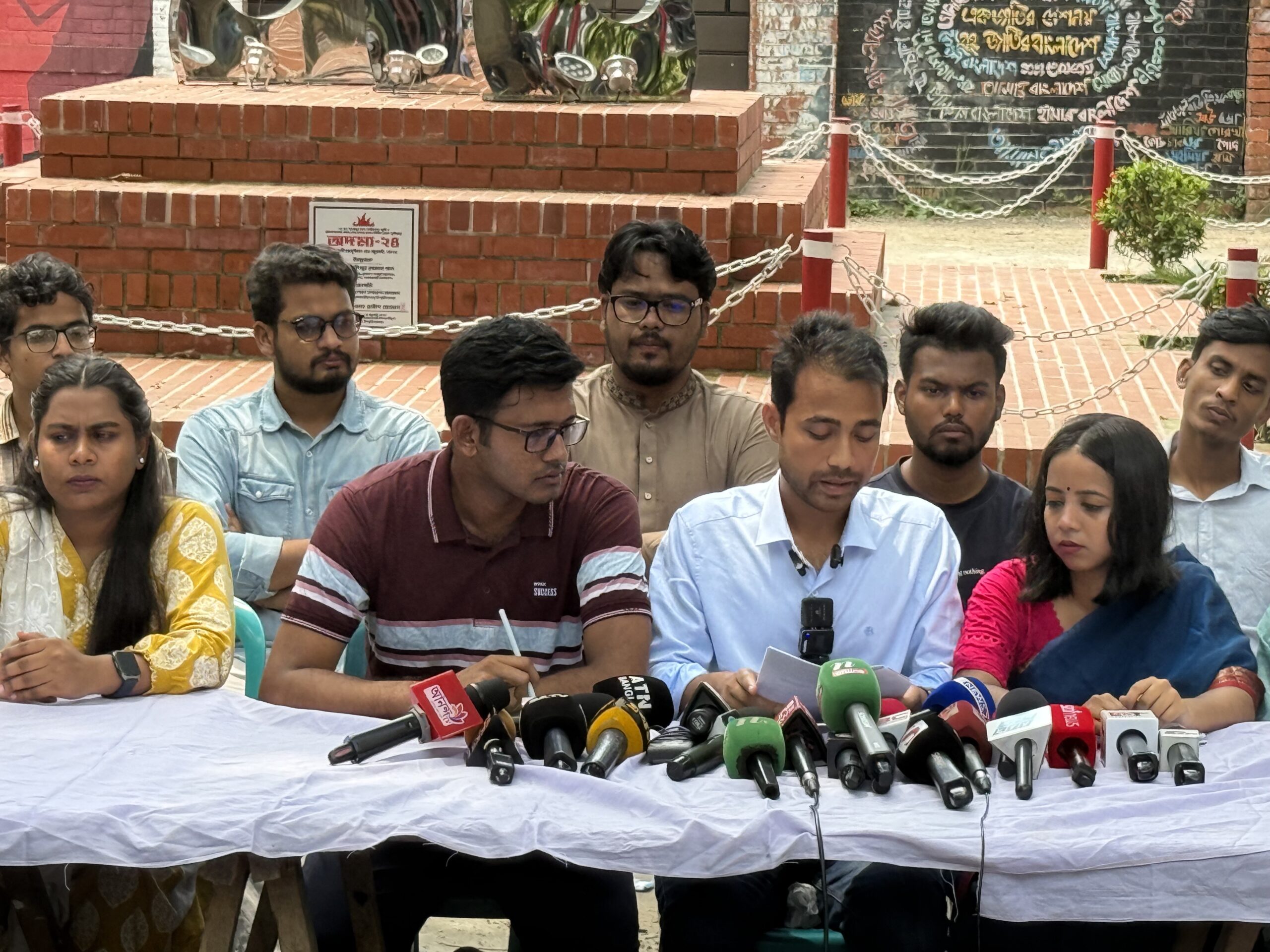 জাকসু নির্বাচনকে কেন্দ্র করে সাদি-বৈশাখী-সাজ্জাদ-ইকরা পরিষদের নির্বাচনী ইশতিহার ঘোষণা