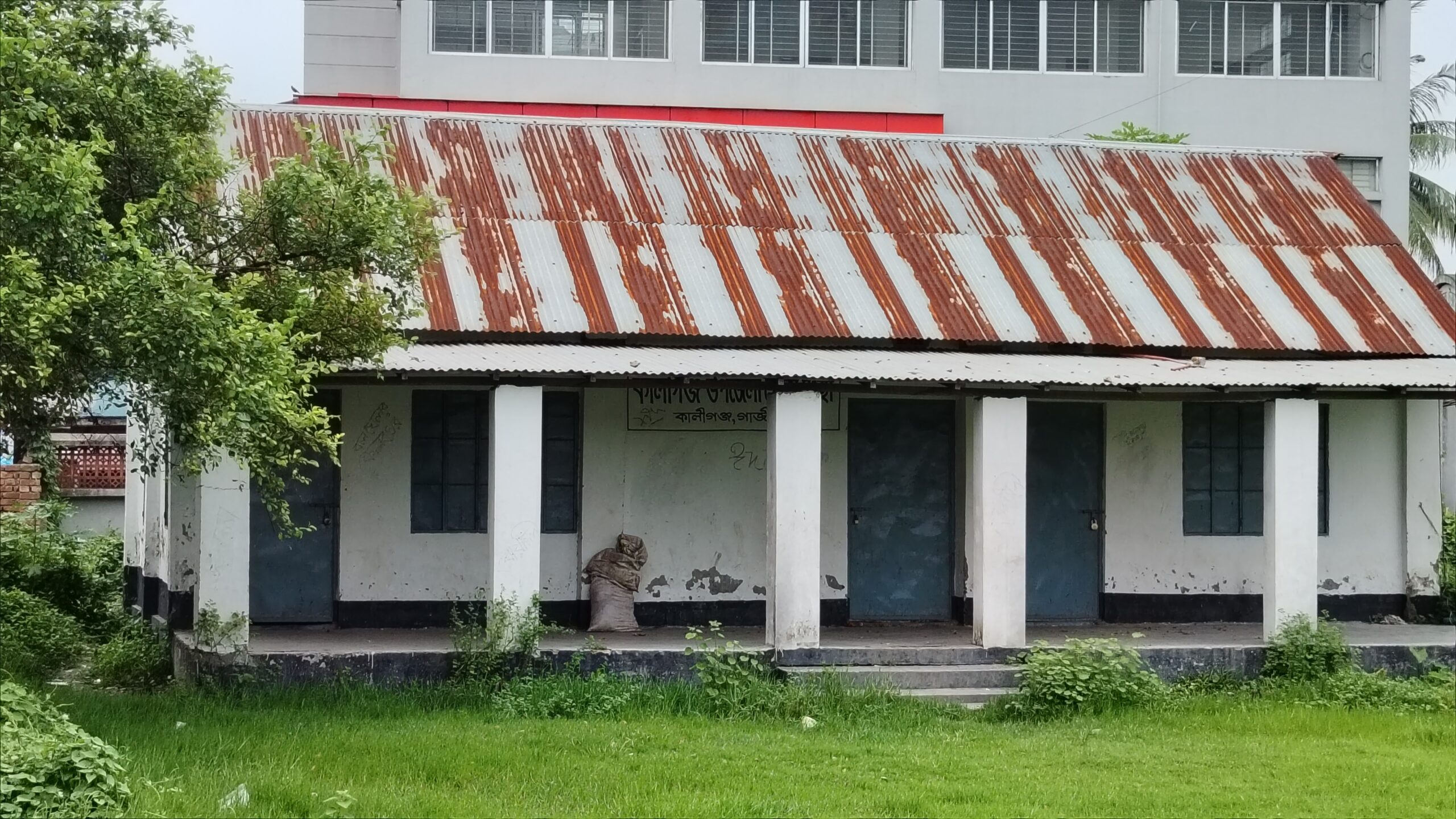 কালীগঞ্জ উপজেলা ক্রীড়া সংস্থার অফিস-কমিটি-মাঠ সবই আছে, শুধু নেই খেলার আয়োজন!